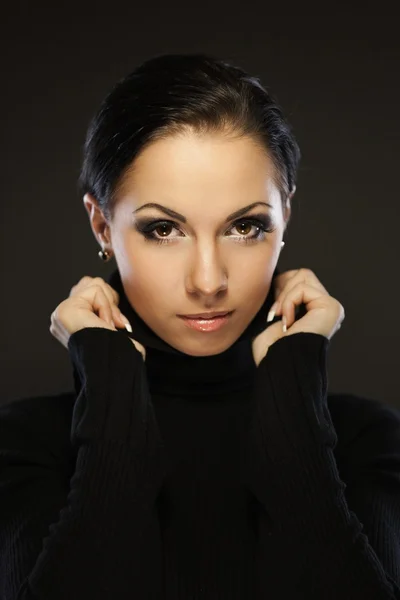 Portrait of young brunette — Stock Photo, Image