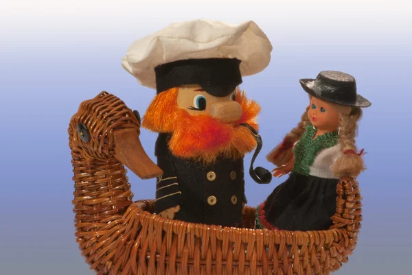 Un recuerdo. El capitán y una muñeca nadando junto al pato. —  Fotos de Stock