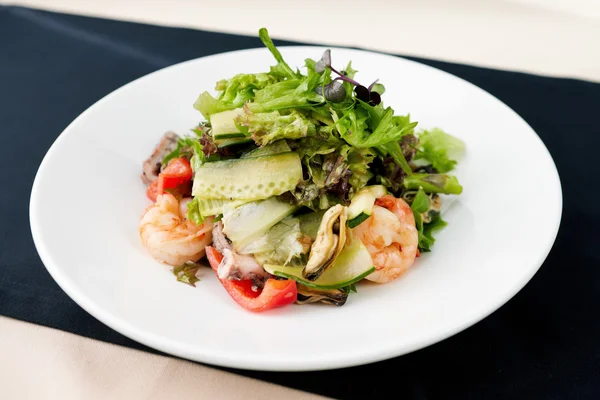 Salade de fruits de mer frais — Photo