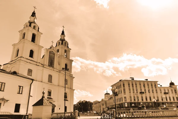Christliche Kathedrale in Minsk, Weißrussland. Sepia — Stockfoto