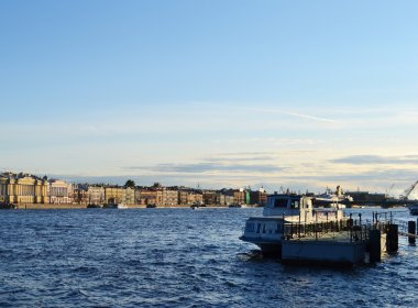 neva Nehri manzarası. akşam.