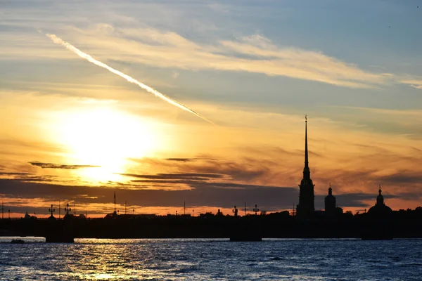 St. petersburg, Ryssland vid solnedgången — Stockfoto