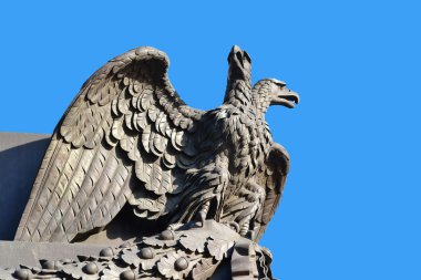Çift başlı kartal heykeli