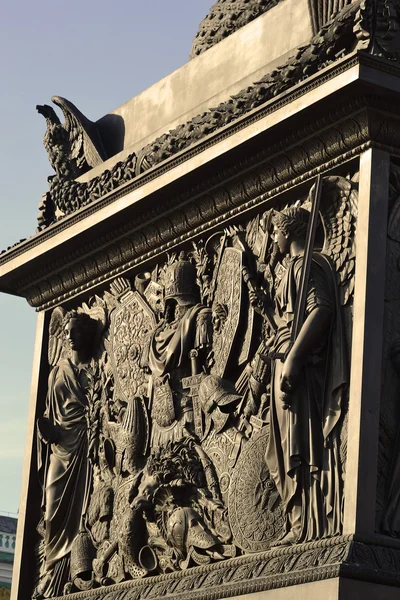 Барельеф на Александровской колонне . — стоковое фото