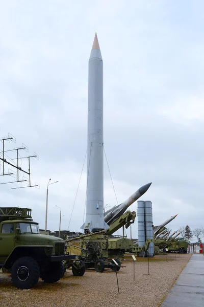 Instalación de cohetes antiguos en el museo — Foto de Stock