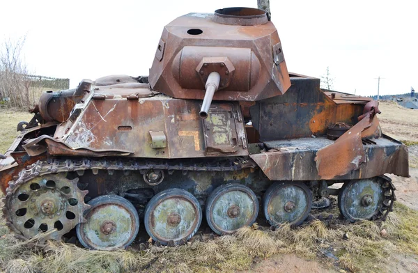 녹슨 오래 된 독일 군 탱크 — 스톡 사진