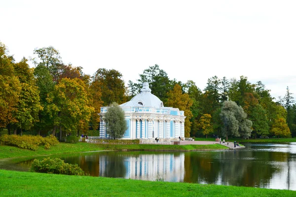 Grot in Tsarskoje selo paviljoen — Stockfoto