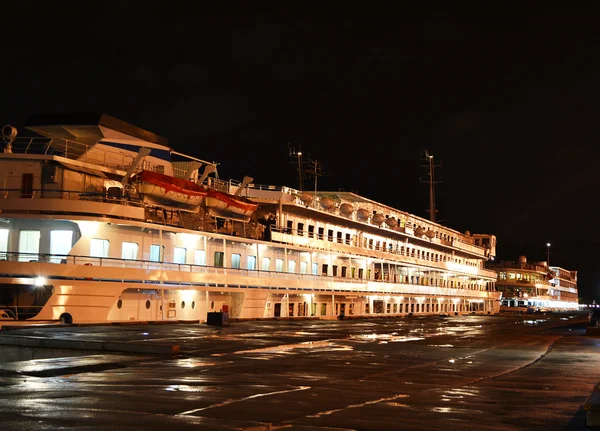 Vista nocturna del crucero  . — Foto de Stock