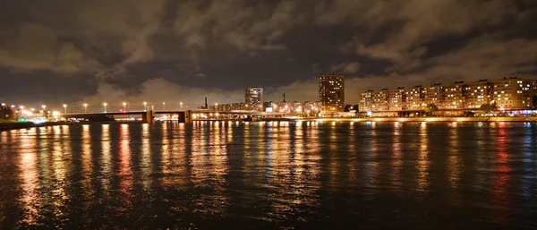Νυχτερινή άποψη των την Αγίας Πετρούπολης — Φωτογραφία Αρχείου