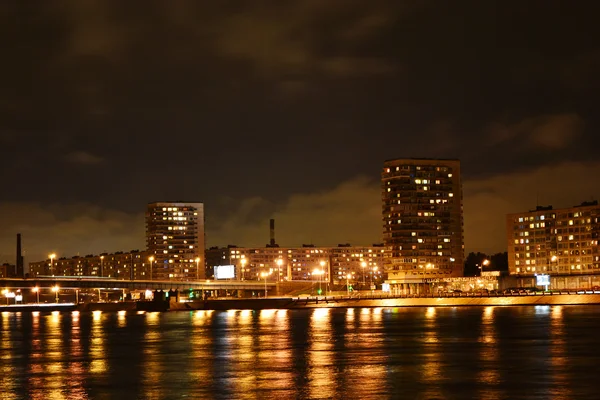 Vue de nuit de Saint-Pétersbourg — Photo