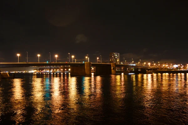 Noční pohled na volodarsky most v st petersburg — Stock fotografie