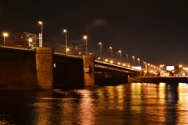 Vue de nuit du pont Volodarsky à Saint-Pétersbourg — Photo