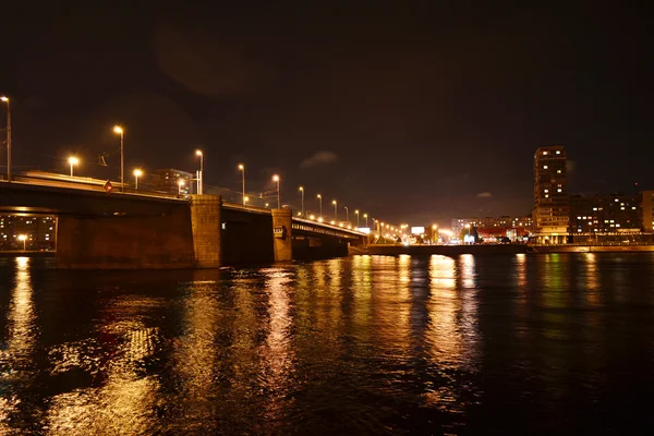 Night view of Volodarsky Bridge in St Petersburg — Stock Photo, Image