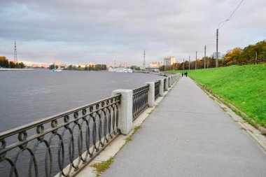 st.petersburg sonbahar manzarası