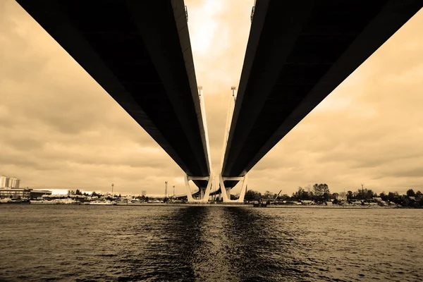Puente de cable en San Petersburgo. Sepia . —  Fotos de Stock
