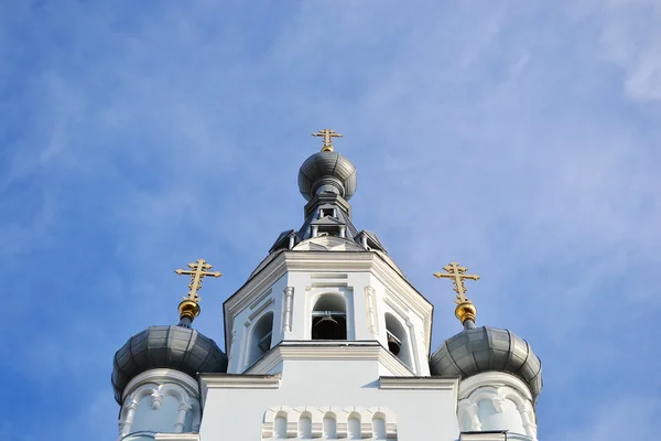 Três cúpulas no fundo do céu azul — Fotografia de Stock