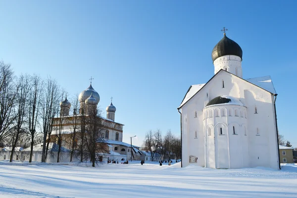 Antigua iglesia en Veliky Novgorod . — Foto de Stock