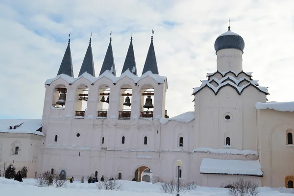 Zvonice v ruské ortodoxní klášter — Stock fotografie