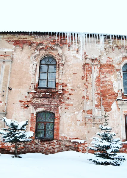 Zdi starého kostela v Tichvinský. — Stock fotografie