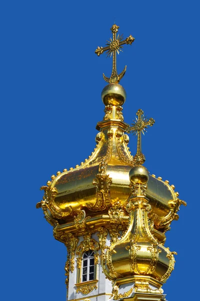 Gold domes Peterhof — стокове фото