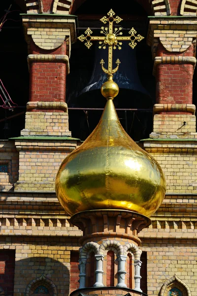 Fragment van de kathedraal in peterhof, Rusland — Stockfoto