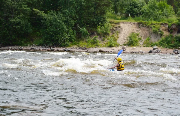 Kayaker no rio Vuoksi — Fotografia de Stock