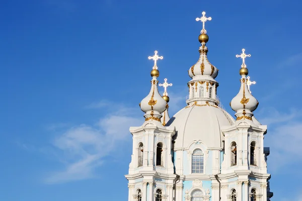 Catedral Smolny em um dia ensolarado de verão — Fotografia de Stock