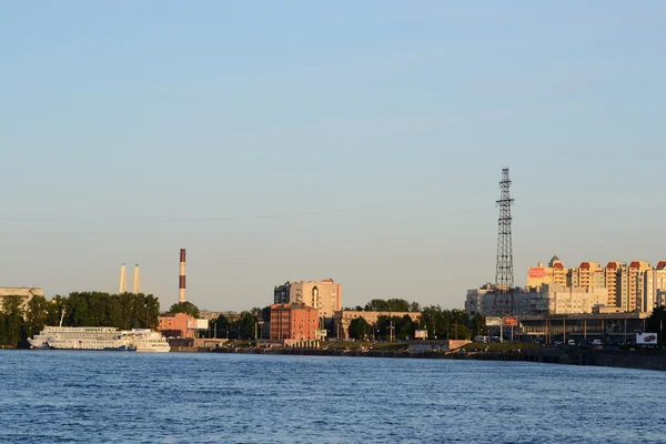 Petersburg, quay of Neva river in the evening — Stock Photo, Image