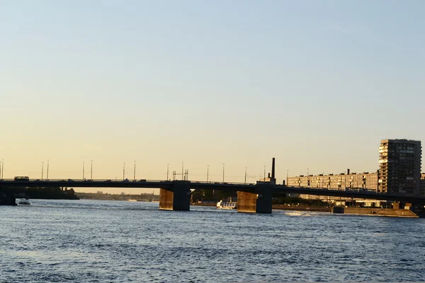 涅瓦河河和 volodarsky 桥、 圣彼得堡 — 图库照片
