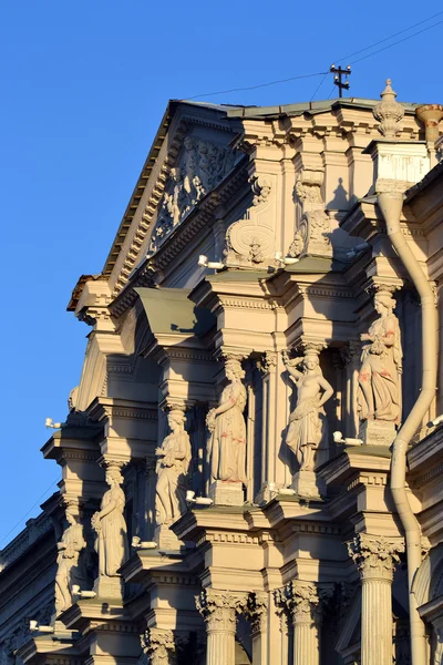 La fachada del palacio en San Petersburgo —  Fotos de Stock