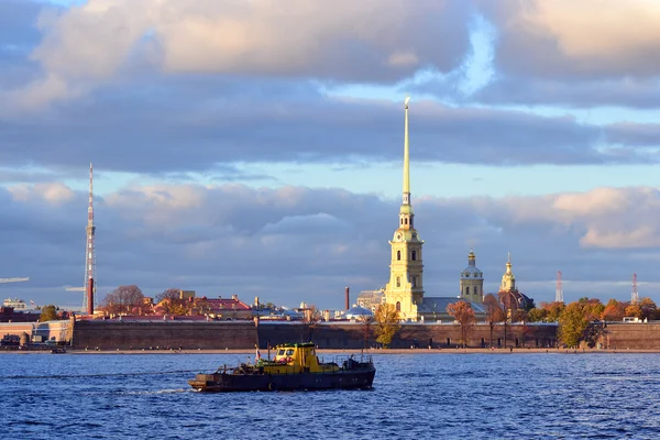 Loď v Petrohradu — Stock fotografie