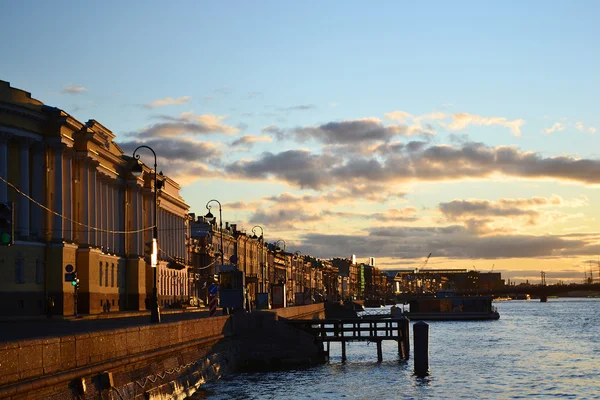 Le remblai anglais au coucher du soleil, Saint-Pétersbourg — Photo