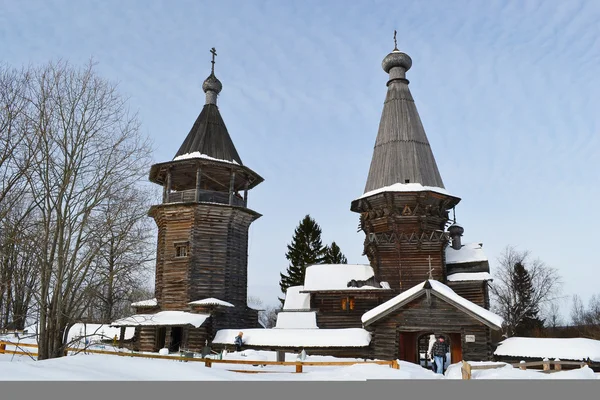 रूस के उत्तर में पुराने लकड़ी के चर्च . — स्टॉक फ़ोटो, इमेज