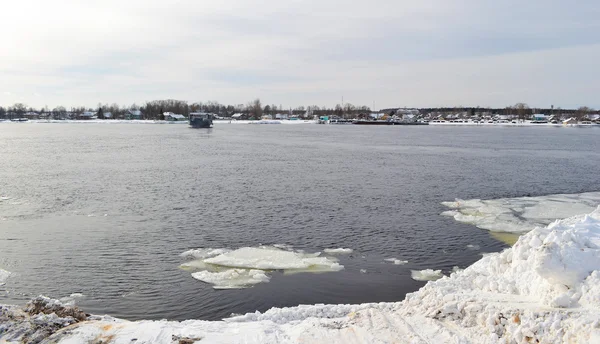Uitzicht op de rivier svir op winter — Stockfoto