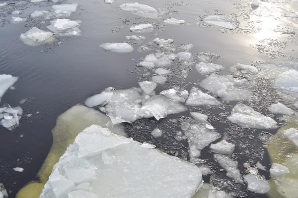 Ice floating on river — Stock Photo, Image