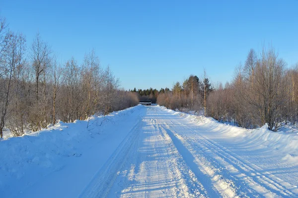 Neve coberto estrada de inverno — Fotografia de Stock