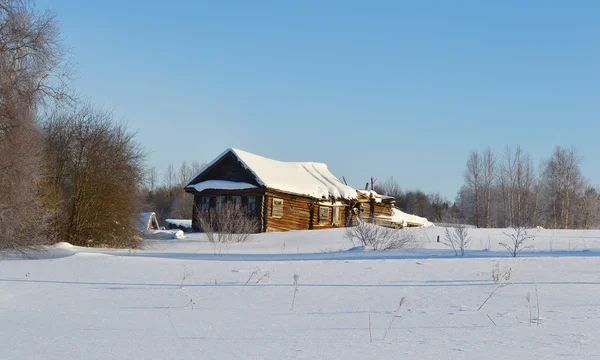 Vue d'hiver du petit village russe — Photo