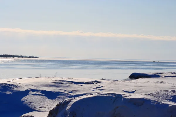 Uitzicht op de rivier svir op winter — Stockfoto