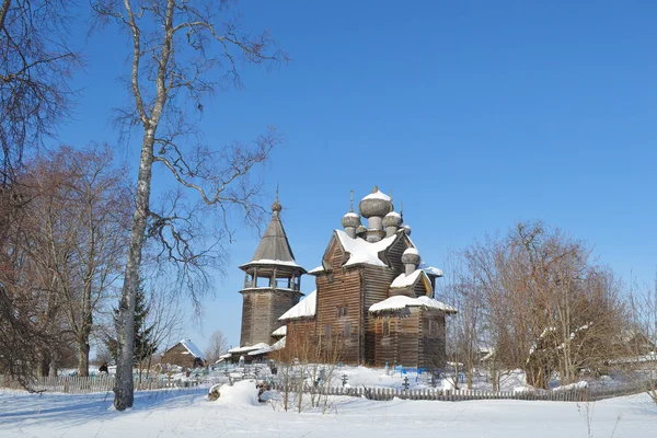 冬季风景与东正教教会 — 图库照片