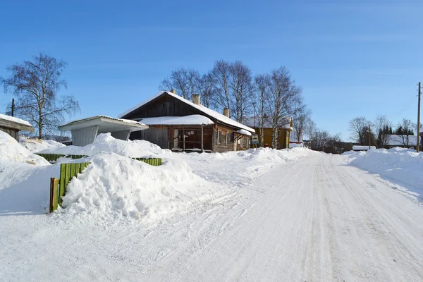 Снігова покрита зимовою дорогою — стокове фото
