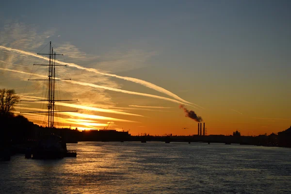 Νέβας στο ηλιοβασίλεμα, Αγία Πετρούπολη — Φωτογραφία Αρχείου