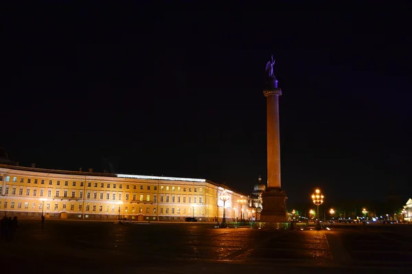 Piazza del Palazzo a San Pietroburgo di notte — Foto Stock