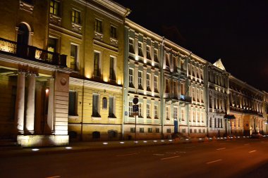 st.petersburg sokakta gece manzarası