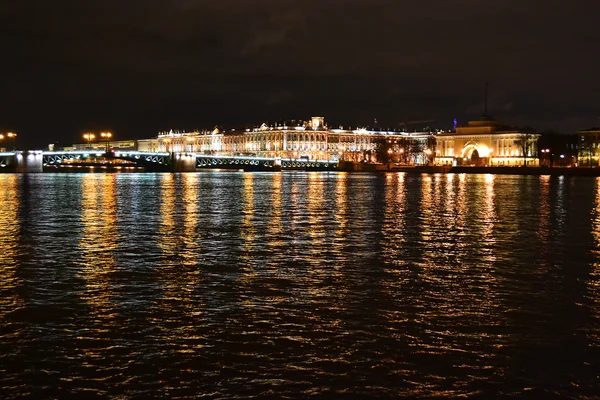 Vista notturna di San Pietroburgo — Foto Stock