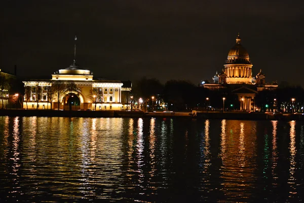 Vista nocturna de San Petersburgo —  Fotos de Stock