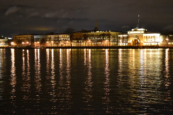 Vista noturna da São Petersburgo . — Fotografia de Stock