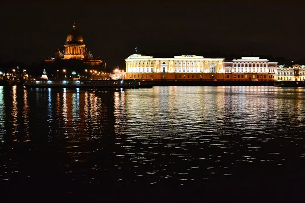 Vista nocturna de San Petersburgo . —  Fotos de Stock