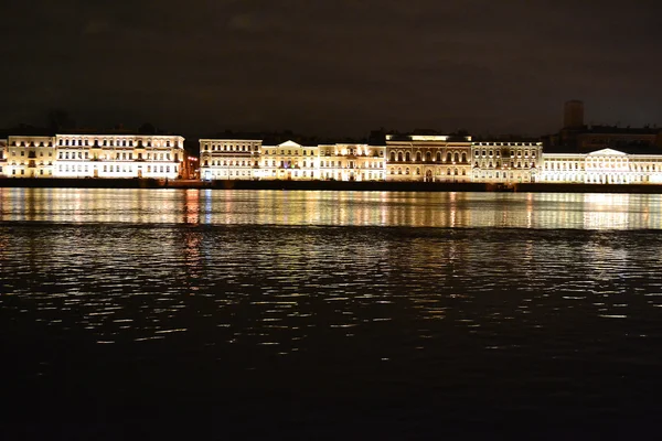 Vista nocturna del Embankment Inglés en San Petersburgo —  Fotos de Stock