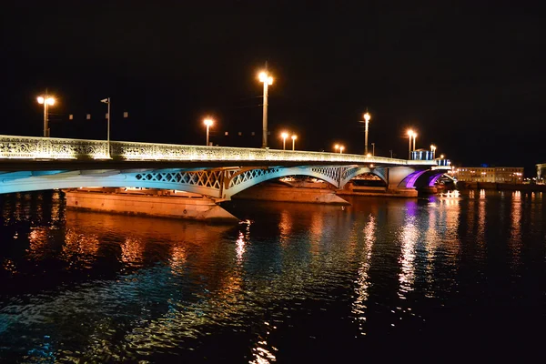 Night view of Blagoveshchensky Bridge in St Petersburg — Stock Photo, Image
