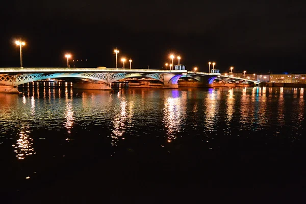 Night view of Blagoveshchensky Bridge in St Petersburg — Stock Photo, Image